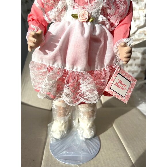 Ashton-Drake Galleries "Rose Marie" Porcelain Doll In Pink Dress & Lace Apron Wi - Picture 5 of 9